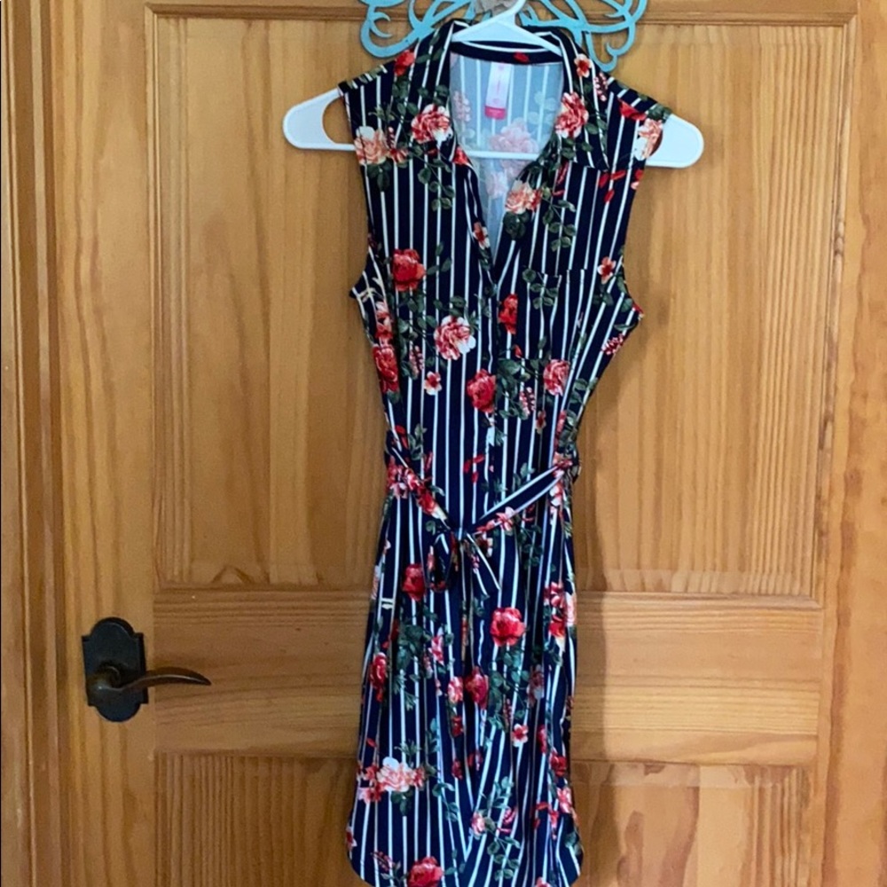 Collared sleeveless floral/striped dress